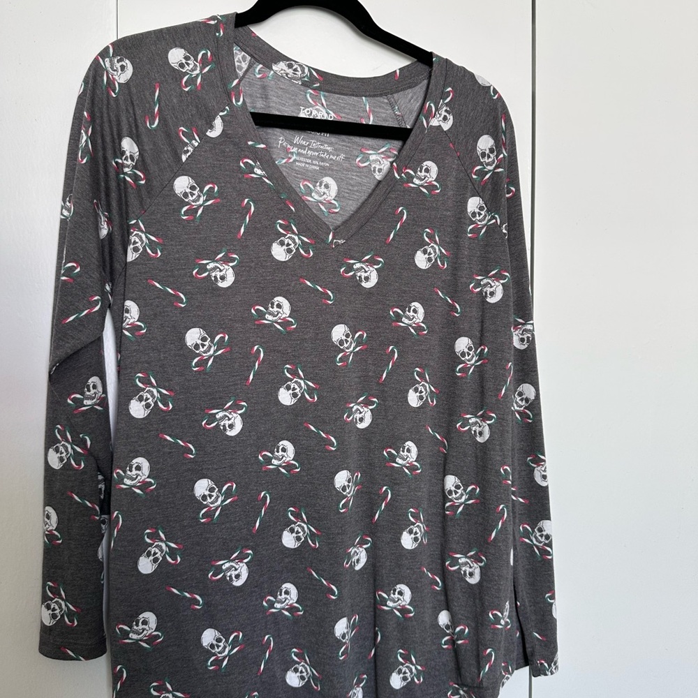 Torrid Gray V-Neck with Skull and Candy Cane Print